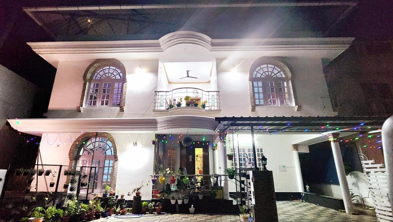 Jj'S White House Hotel Thrissur Kültér fotó